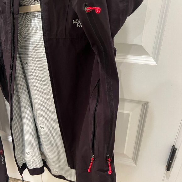 North Face Summit Series Rain Jacket - Picture 5 of 8